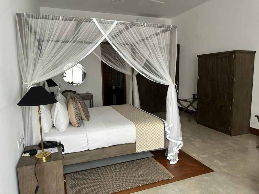 The Villa By Contemporary Ceylon Wadduwa Exterior photo